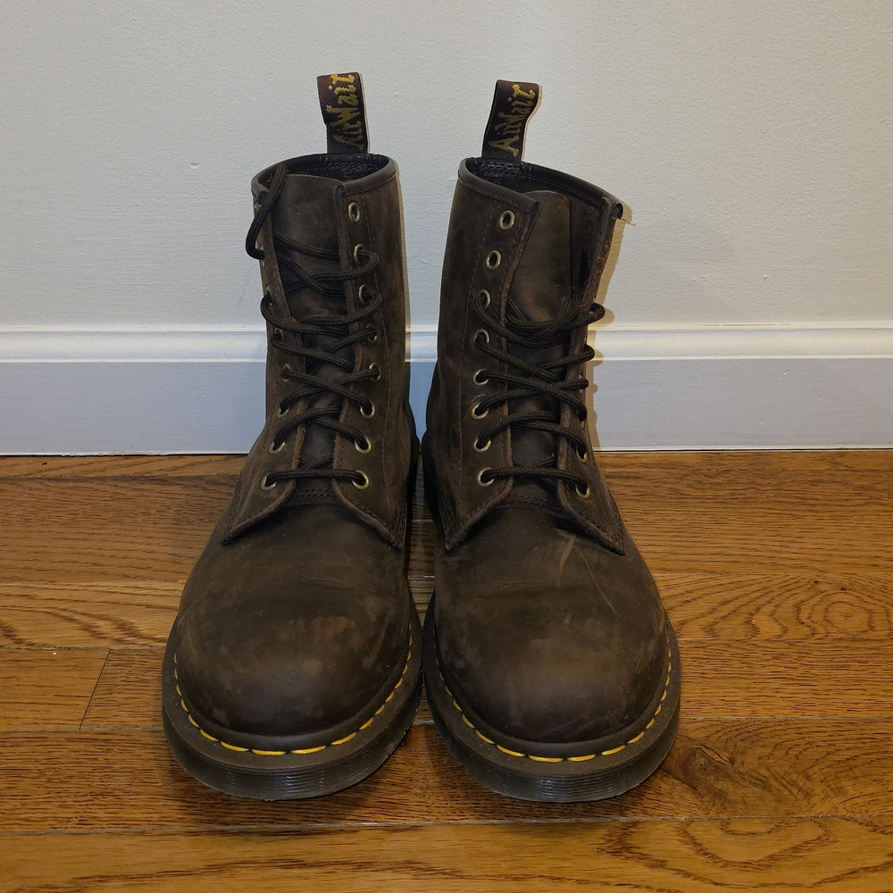 Dr. Martens 1460 Crazy Horse
Leather Lace Up Boots